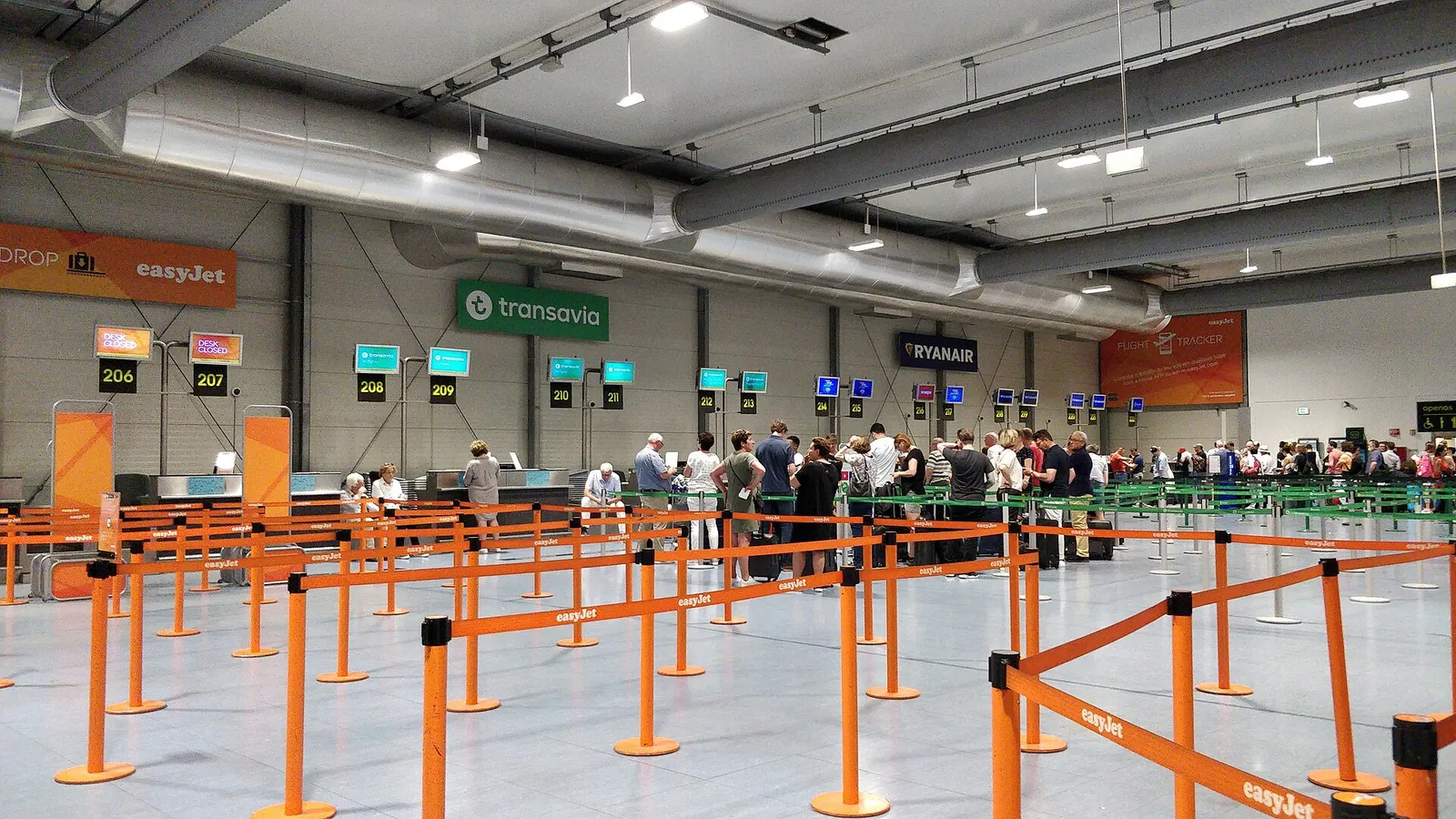 אולם הצ׳ק אין בטרמינל 2 של נמל התעופה של ליסבון, נקודת הכניסה לפורטוגל שבה נבדק אישור ה-ETIAS לישראלים