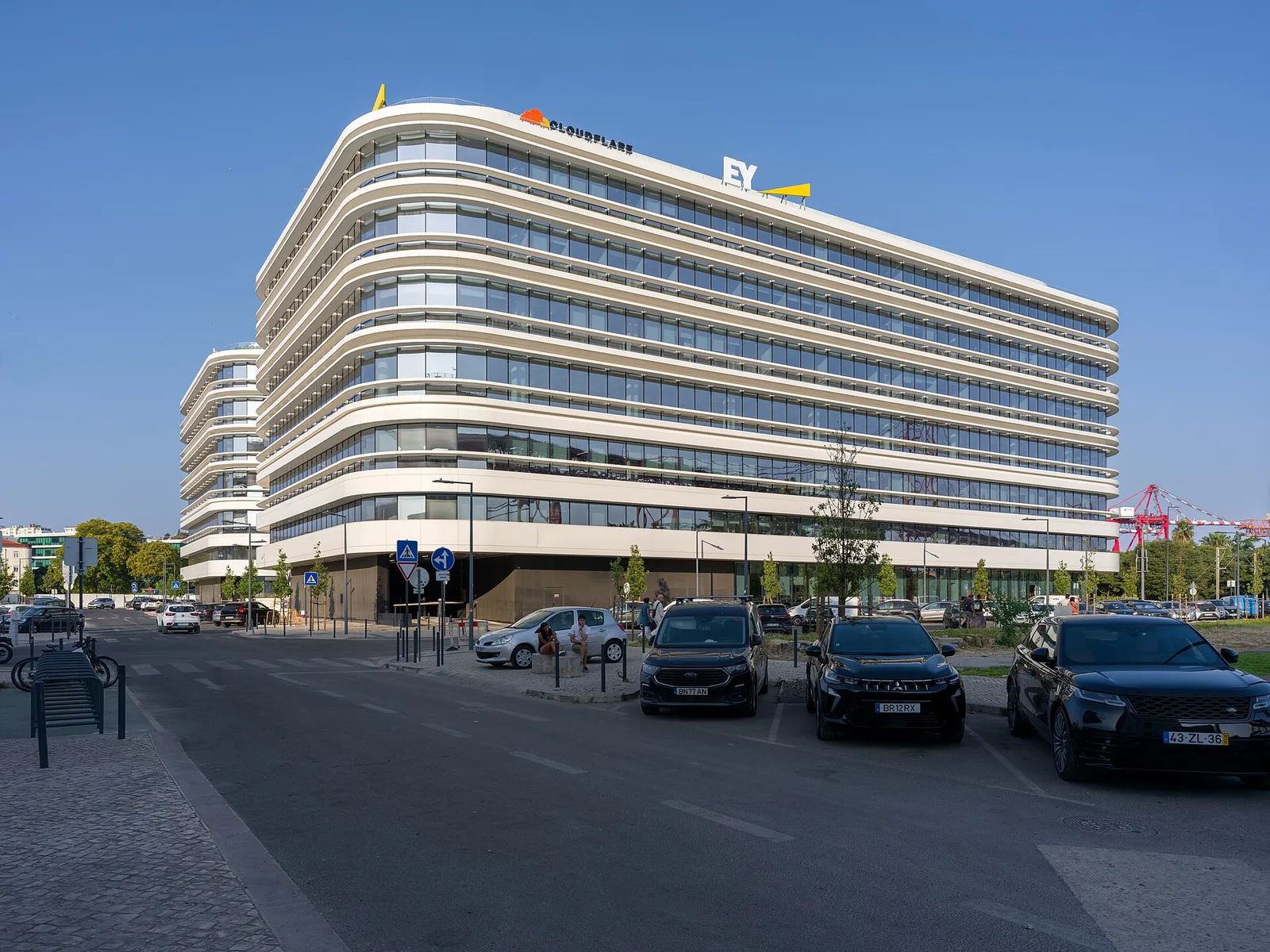 אדריכלות מודרנית ובנייני משרדים ברובע היצירתי המתחדש של ליסבון